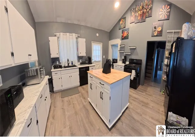 3rd image of 141 Prospect St, Jamestown, NY 14701 | MLS# R1677094