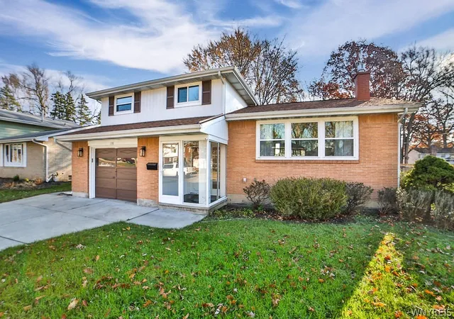 2nd image of 139 Rosewood Dr, West Seneca, NY 14224 | MLS# B1689313