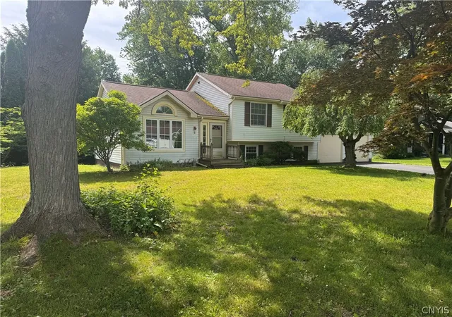 1st image of 6 Fruitwood Dr, Salina, NY 13090 | MLS# S1689200