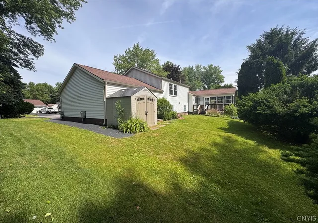 3rd image of 6 Fruitwood Dr, Salina, NY 13090 | MLS# S1689200