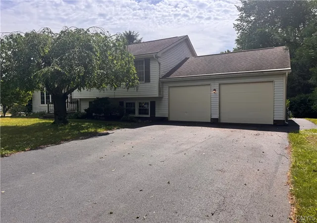 4th image of 6 Fruitwood Dr, Salina, NY 13090 | MLS# S1689200
