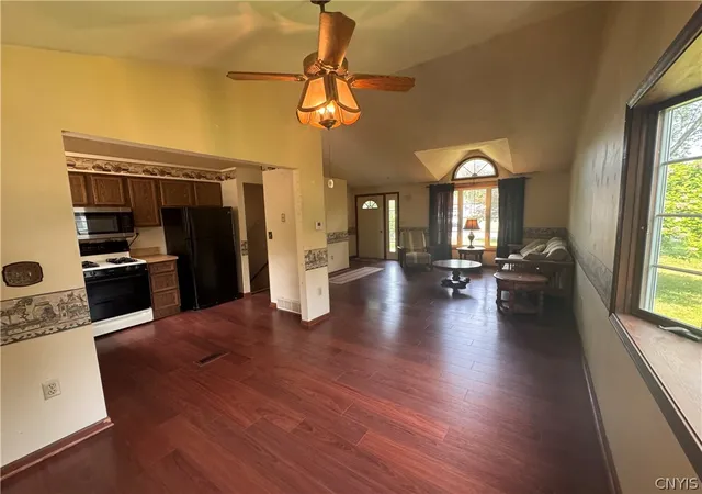 5th image of 6 Fruitwood Dr, Salina, NY 13090 | MLS# S1689200