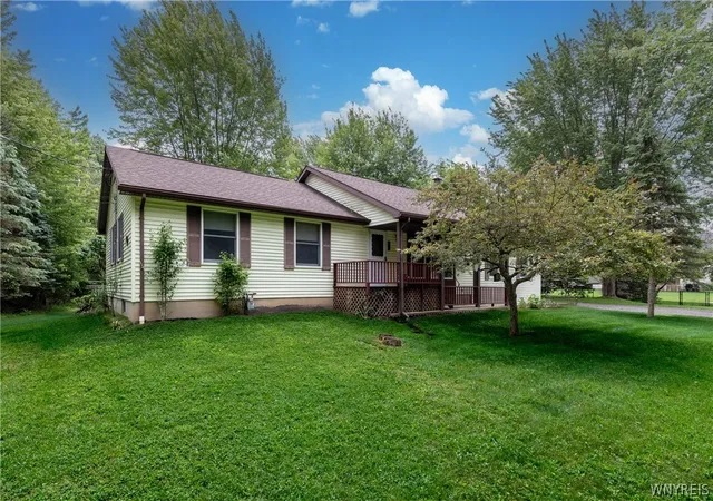 Homes for sale in East Amherst, NY | 2145 Dodge Rd, East Amherst, NY 14051 | MLS# B1688524