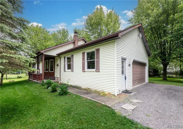 Homes for sale in East Amherst, NY | 2145 Dodge Rd, East Amherst, NY 14051 | MLS# B1688524