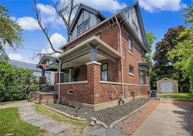 2nd image of 1623 10th St, Niagara Falls, NY 14305 | MLS# B1688088