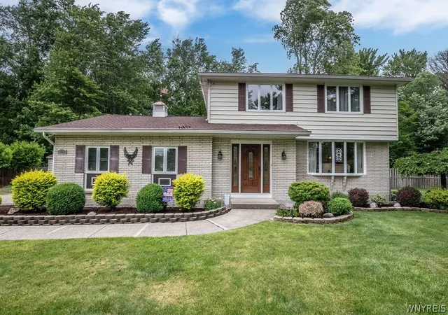 Homes for sale in Grand Island, NY | 1631 Huth Rd, Grand Island, NY 14072 | MLS# B1688859