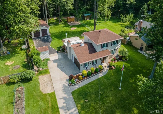 Homes for sale in Grand Island, NY | 1631 Huth Rd, Grand Island, NY 14072 | MLS# B1688859