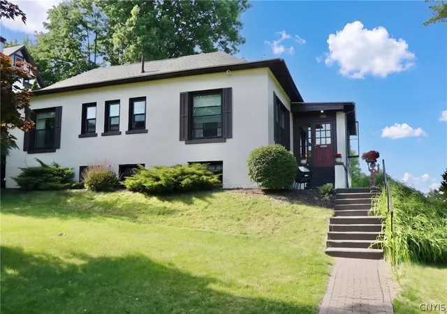 Homes for sale in Syracuse, NY | 190 Parkside Ave, Syracuse, NY 13207 | MLS# S1689837