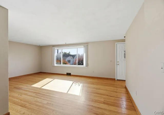 3rd image of 115 Plaxdale Rd, Salina, NY 13088 | MLS# S1689312