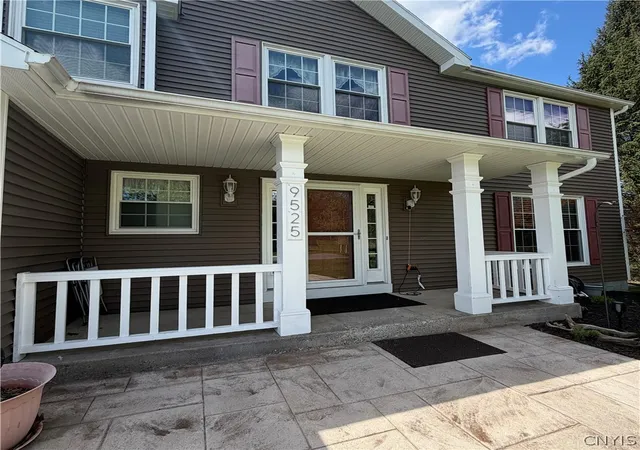 2nd image of 9525 Woodlawn Dr, Brewerton, NY 13029 | MLS# S1690000