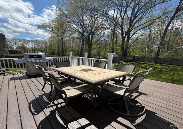 39th image of 9525 Woodlawn Dr, Brewerton, NY 13029 | MLS# S1690000