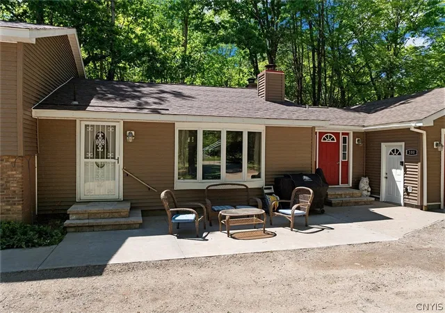 Homes for sale in Annsville, NY | 100 Sarah Dr, Annsville, NY 13471 | MLS# S1689905