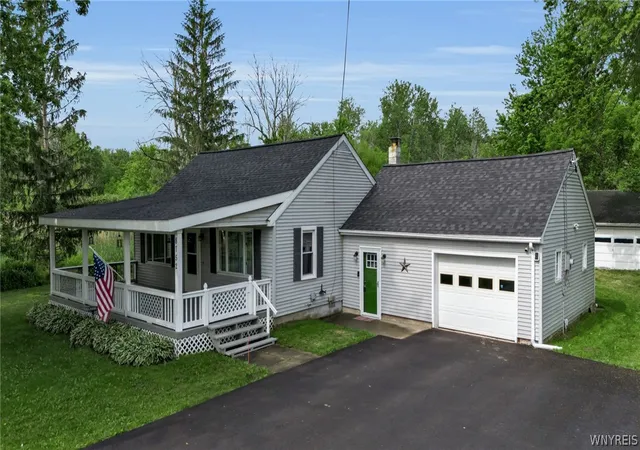 Homes for sale in Batavia, NY | 8752 Donahue Rd, Batavia, NY 14020 | MLS# B1689874