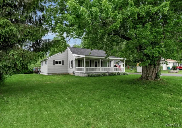 Homes for sale in Batavia, NY | 8752 Donahue Rd, Batavia, NY 14020 | MLS# B1689874