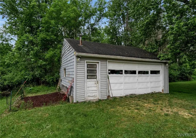 Homes for sale in Batavia, NY | 8752 Donahue Rd, Batavia, NY 14020 | MLS# B1689874