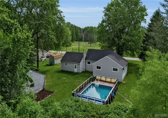 Homes for sale in Batavia, NY | 8752 Donahue Rd, Batavia, NY 14020 | MLS# B1689874