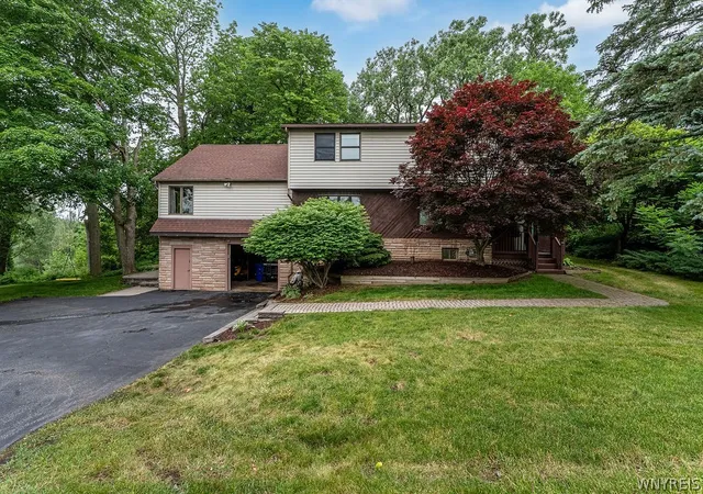 Homes for sale in Alden, NY | 3634 Town Line Rd, Alden, NY 14086 | MLS# B1690036