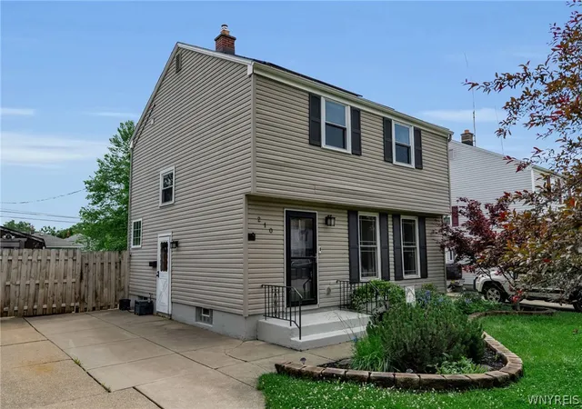 Homes for sale in West Seneca, NY | 210 Woodcrest Dr, West Seneca, NY 14220 | MLS# B1689510
