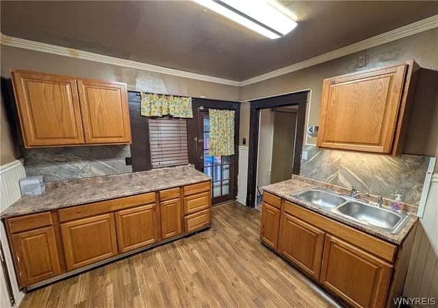 2nd image of 752 Spruce Ave, Niagara Falls, NY 14301 | MLS# B1689534