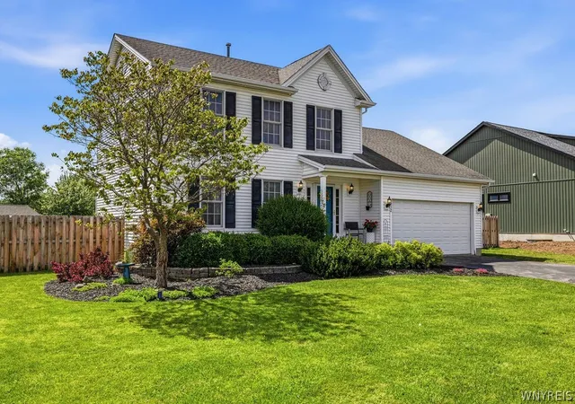 2nd image of 5952 Southwood Dr, Lockport Town, NY 14094 | MLS# B1690074