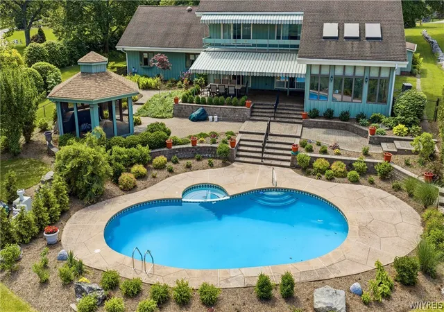 2nd image of 687 Mountain View Dr, Lewiston, NY 14092 | MLS# B1688932