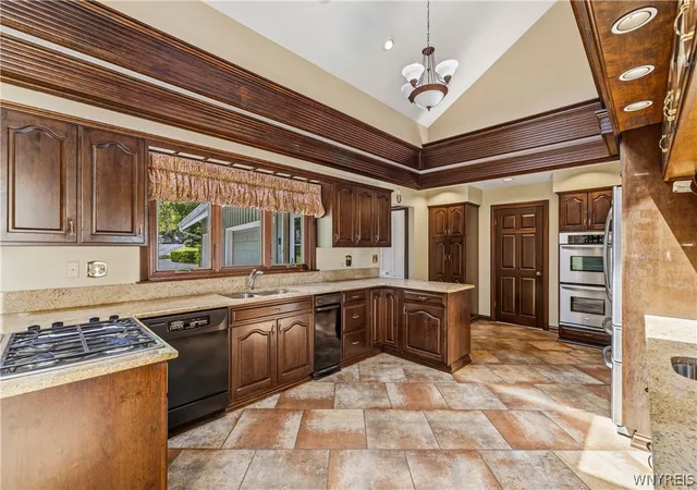 4th image of 687 Mountain View Dr, Lewiston, NY 14092 | MLS# B1688932