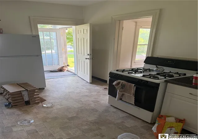 4th image of 18 Linwood Ave, Jamestown, NY 14701 | MLS# R1687164