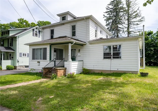 Photo 3 of Sale Pending at 72 W Court St, Warsaw, NY 14569 | MLS# B1689325 | Listing updated on 2026-07-31