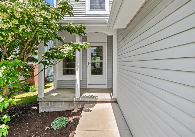 3rd image of 102 Cranbrook Ter, Webster, NY 14580 | MLS# R1690123