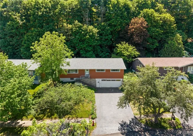 Homes for sale in Syracuse, NY | 510 Hillsboro Pkwy, Syracuse, NY 13214 | MLS# S1690088