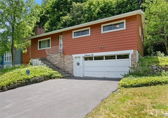 Homes for sale in Syracuse, NY | 510 Hillsboro Pkwy, Syracuse, NY 13214 | MLS# S1690088