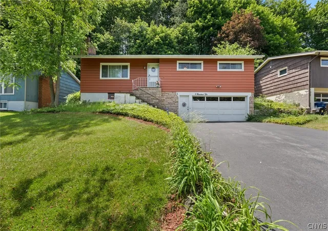 Homes for sale in Syracuse, NY | 510 Hillsboro Pkwy, Syracuse, NY 13214 | MLS# S1690088