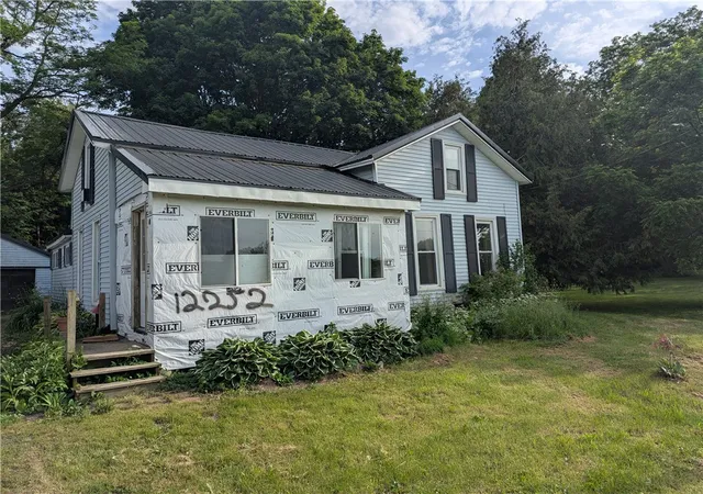 Homes for sale in Ridgeway, NY | 12252 Porter Rd Rd, Ridgeway, NY 14103 | MLS# R1690153