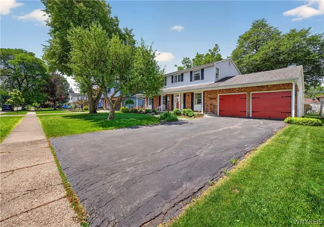 Homes for sale in Amherst, NY | 78 N Brier Rd, Amherst, NY 14228 | MLS# B1677464
