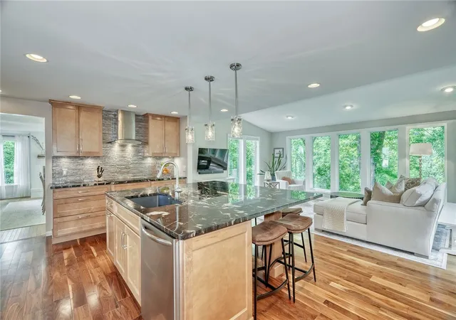 2nd image of 6 Millwood Ct, Pittsford, NY 14534 | MLS# R1690071