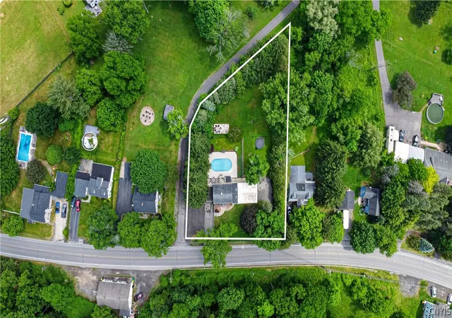 2nd image of 4022 Oneida St, New Hartford, NY 13413 | MLS# S1690091