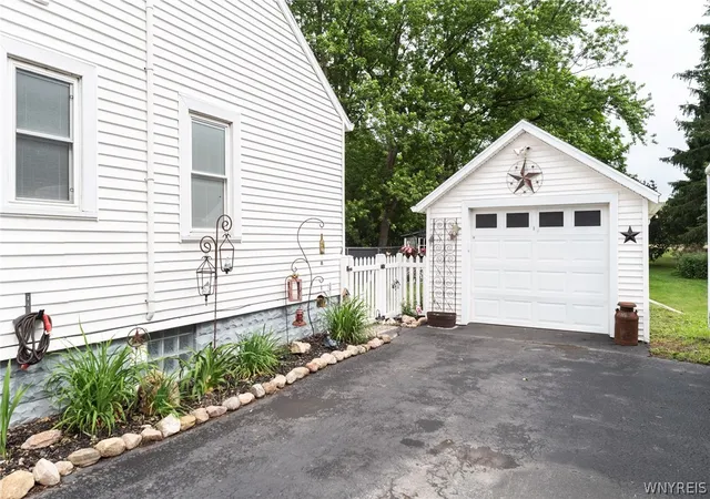 Homes for sale in Batavia, NY | 3295 W Main Street Rd, Batavia, NY 14020 | MLS# B1688222