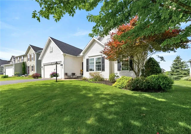 3rd image of 1508 Coral Dr, Farmington, NY 14425 | MLS# R1689156