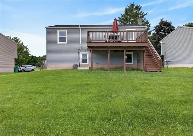 3rd image of 1599 Flaxen Dr, Farmington, NY 14425 | MLS# R1688622