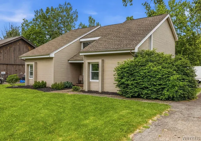 Photo 2 of Sale Pending at 881 883 Pletcher Rd, Youngstown, NY 14174 | MLS# B1689304 | Listing updated on 2026-06-29