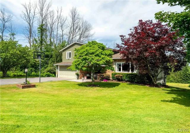 Homes for sale in Minetto, NY | 64 Hillcrest Dr, Minetto, NY 13126 | MLS# S1690201