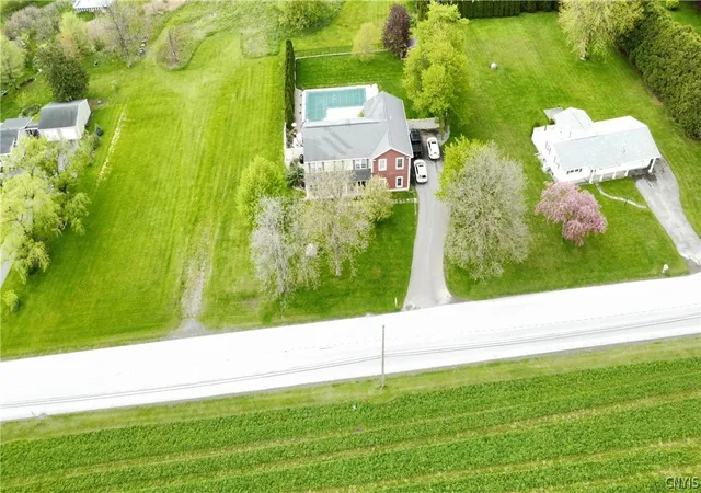 Photo 4 of Single family home for sale at 829 Tuscarora Rd, Chittenango, NY 13037 | MLS# S1690063 | Listing updated on 2026-07-31