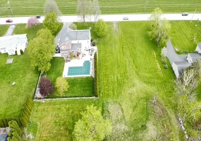 Photo 5 of Single family home for sale at 829 Tuscarora Rd, Chittenango, NY 13037 | MLS# S1690063 | Listing updated on 2026-07-31
