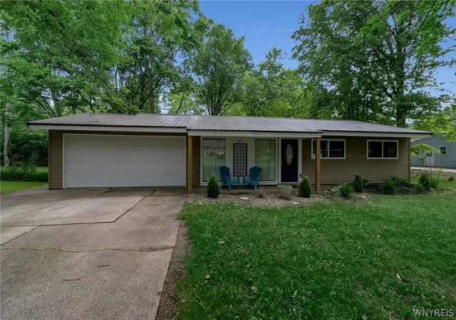 Homes for sale in Lewiston, NY | 449 Kenwood Dr, Lewiston, NY 14092 | MLS# B1689946
