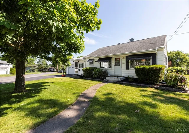 1st image of 220 N Woodland Dr, Salina, NY 13088 | MLS# S1689631