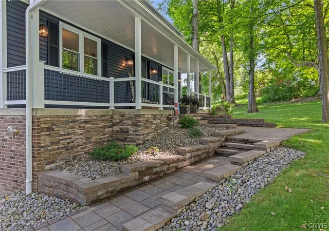 Homes for sale in Camillus, NY | 5746 Scenic Dr, Camillus, NY 13031 | MLS# S1689787