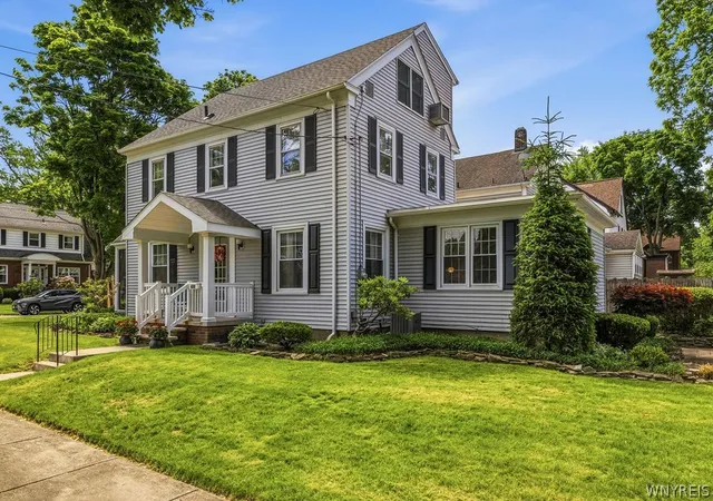 2nd image of 825 James Ave, Niagara Falls, NY 14305 | MLS# B1689374