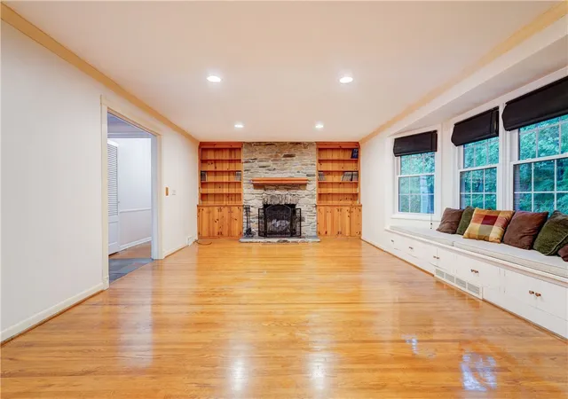 3rd image of 202 Nob Hl, Rochester, NY 14617 | MLS# R1688833