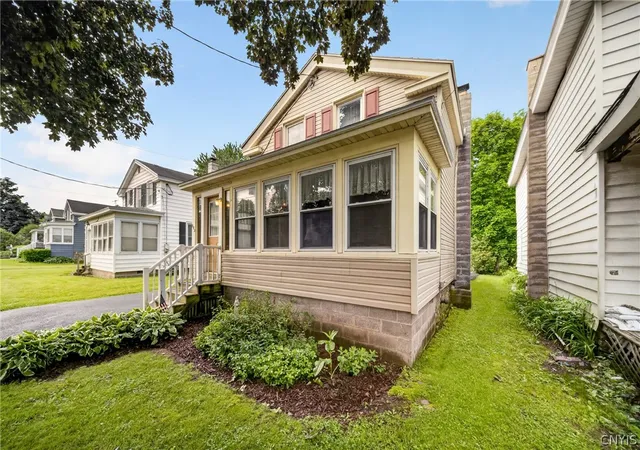 Homes for sale in Oswego, NY | 282 W Fifth St, Oswego, NY 13126 | MLS# S1687056