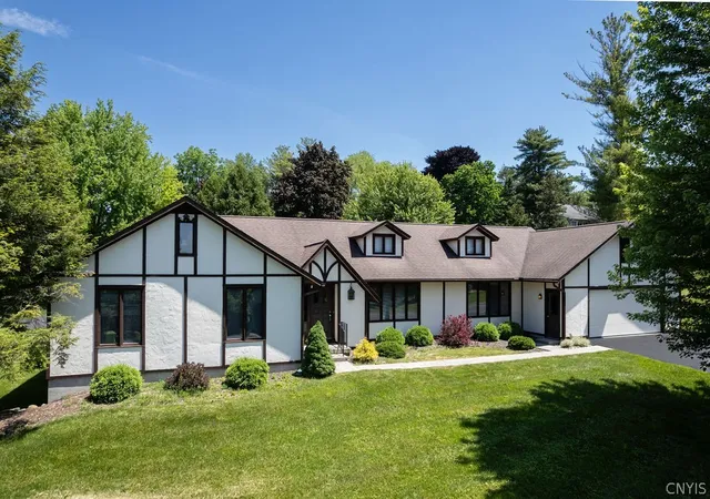 Homes for sale in Manlius, NY | 2 Woodview Ter, Manlius, NY 13066 | MLS# S1685387